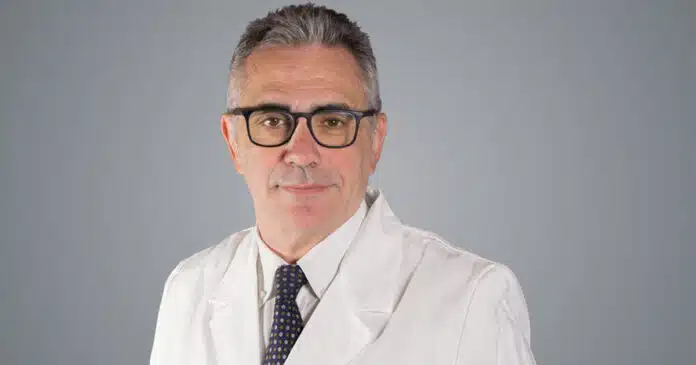 Pregliasco: serve la terza dose per i sanitari
