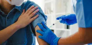 Vaccini anticovid e influenzale insieme