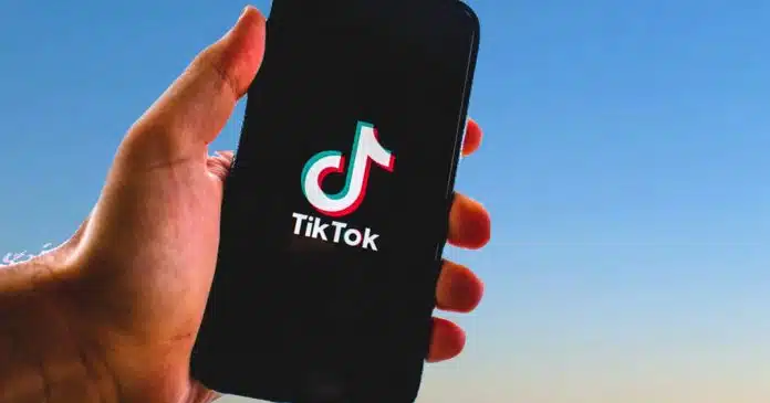 Calamina: impazzano i video su TikTok. Lo scetticismo dei medici