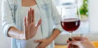 Alcol in gravidanza: danni al feto anche se assunto in modica quantità