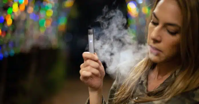 La sigaretta elettronica fa male agli occhi